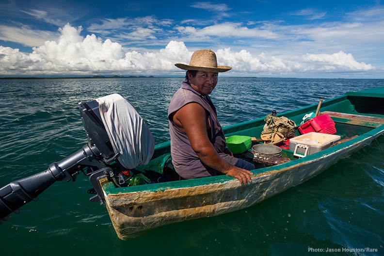 Belizean fisherman Yonardo Cus on fishing boat